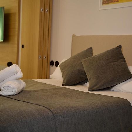 Suite 102 - 1 Bedroom Suite In Amando Perez Suites Ribadeo Bagian luar foto